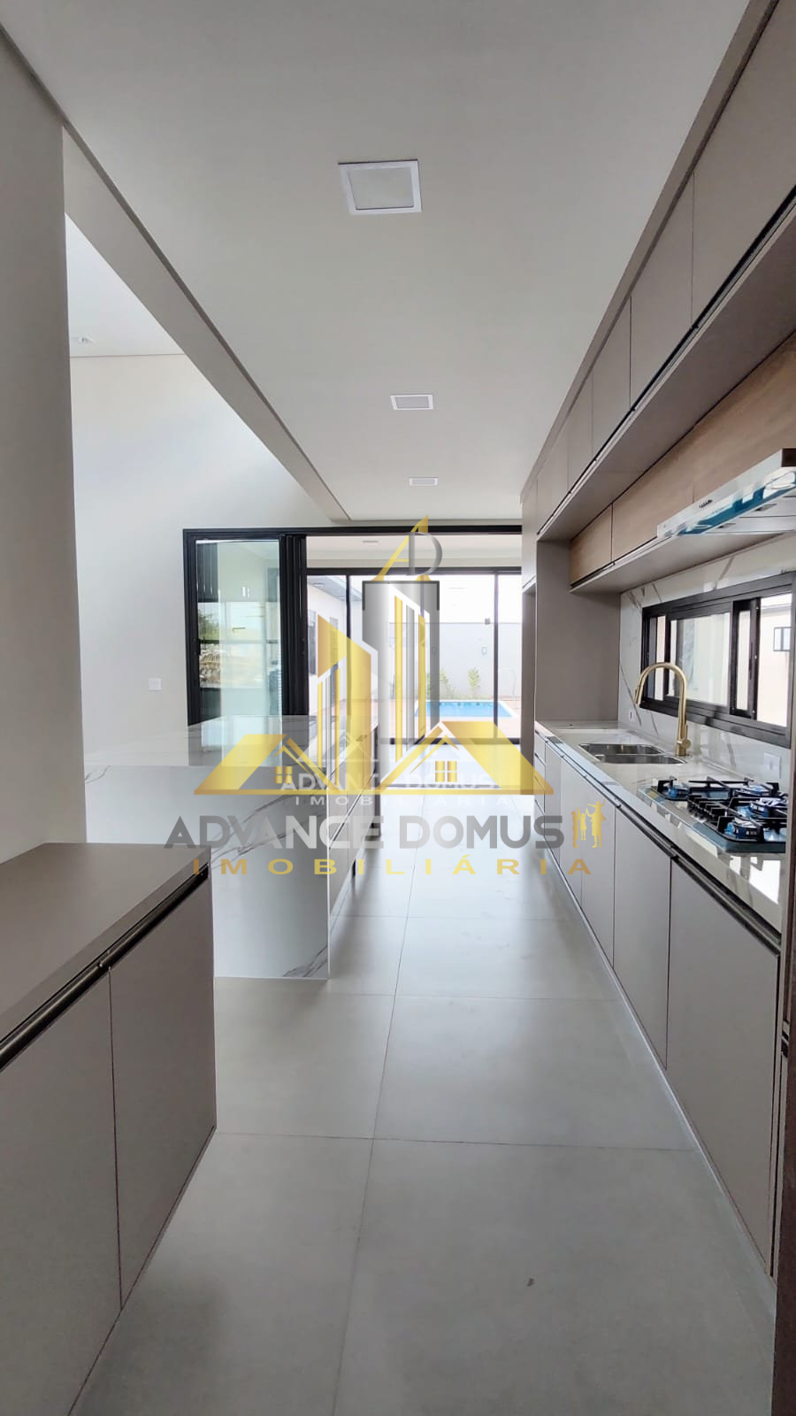 Casa à venda com 3 quartos, 225m² - Foto 5